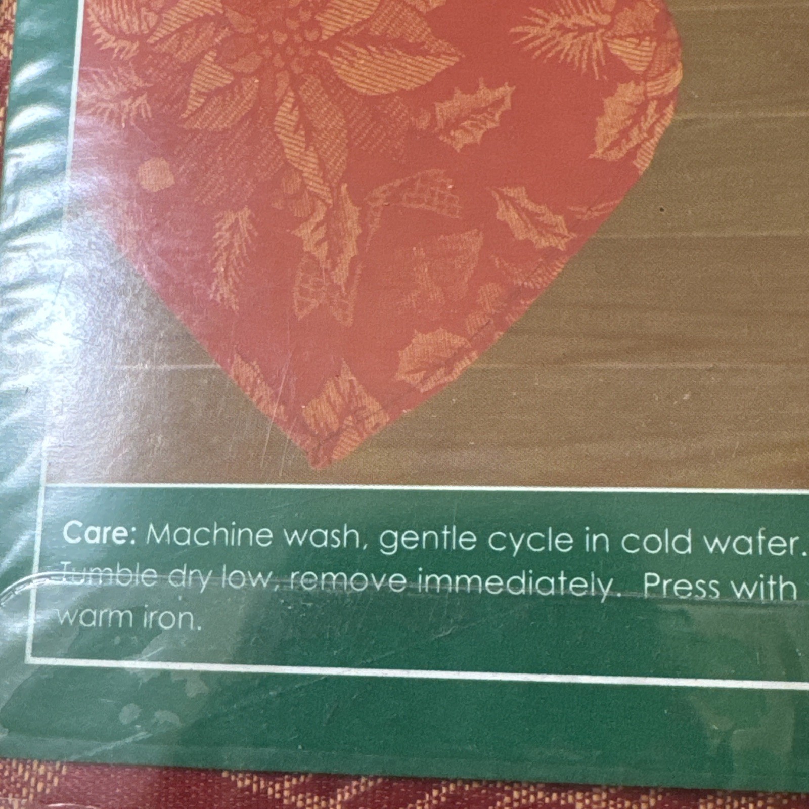 Bed Bath & Beyond Poinsettia Scroll Gold Jacquard 60" x 84" Oblong Tablecloth