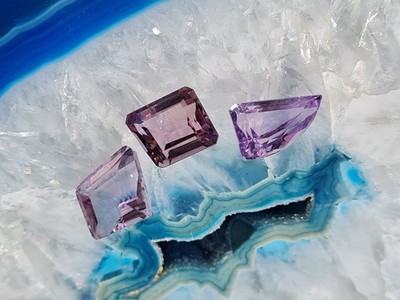 3 schöne  Amethyste im fancy Schliff,   23,65 Karat    (P33)
