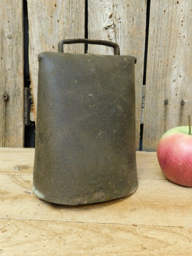 Early Antique Primitive New England Dairy Cow Bell - Picture 2 of 12