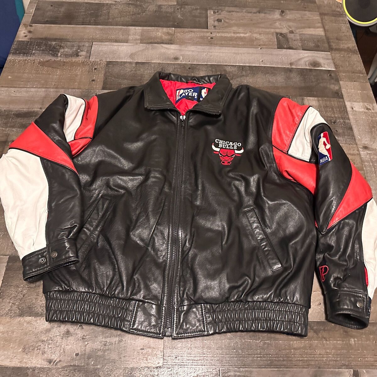 VTG Pro Player Chicago Bulls Leather Bomber Jacket NBA VTG Pro Player Chicago Bulls Leather Bomber Jacket NBA