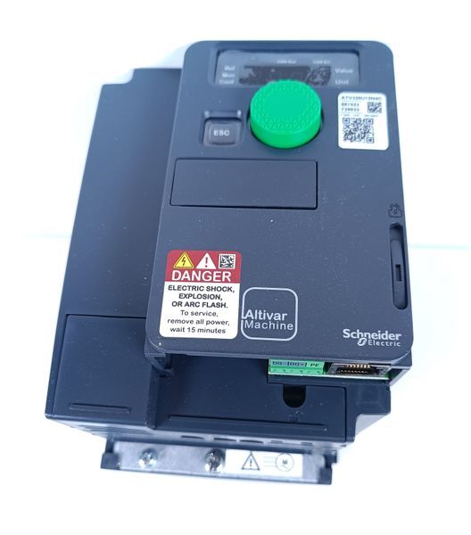 Schneider Electric Altivar 320 ATV320U15N4C – 1,5 KW / 2 HP, 380-500V, Unbenutzt (OVP)