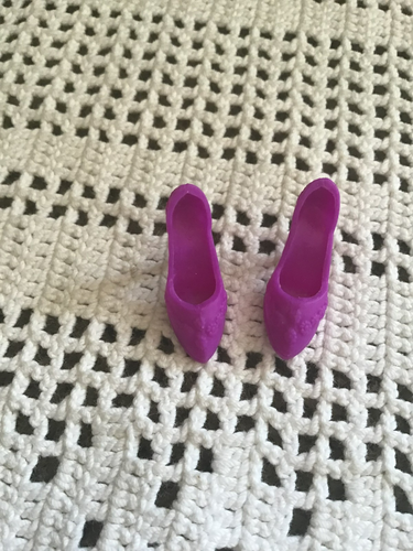 Mattel Barbie Puppe Schuhe Princess Style lila Farbe mit erhabenen Blumenketten