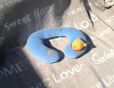 coussin de voyage tour de cou cale tête bébé doudou peluche Winnie Disney Jemini