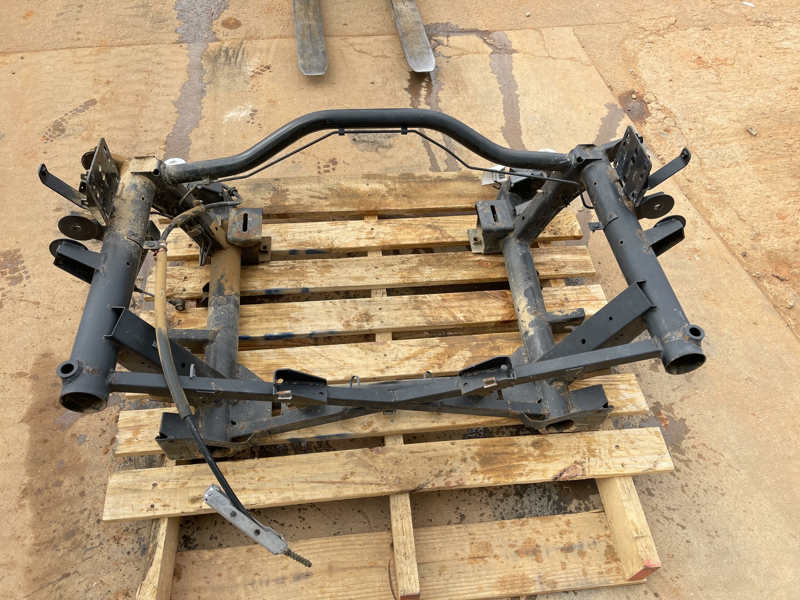 2006-2011 ASTON MARTIN V8 VANTAGE REAR SUSPENSION SUBFRAME CROSSMEMBER OEM