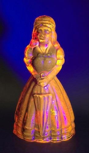 Boyd's Crystal Art Glass JENNIFER THE DOLL #22 CHERRY RED 9-7-01 Glows NOS