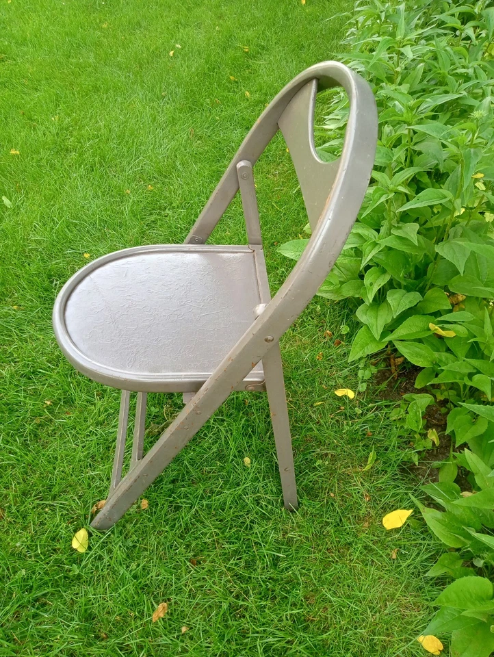 Silla Plegable Madera Curvada Años 50 De Colección Shabby Pintura Gris Chippy con Asiento Acolchado Foto 3 de 4