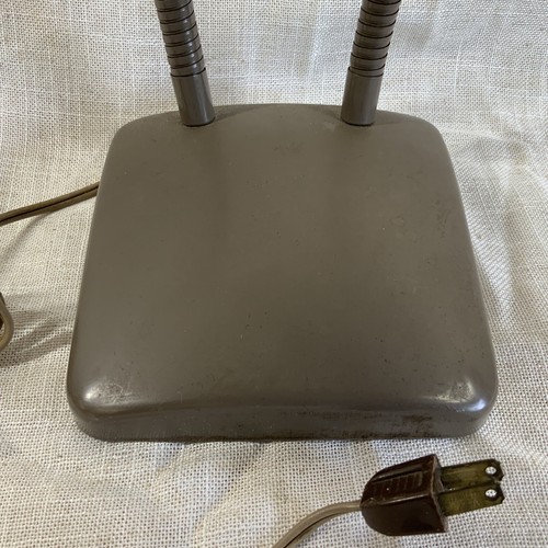 VINTAGE MCM INDUSTRIAL DOUBLE GOOSENECK DESK LAMP W/METAL CONE SHADES- WORKS - Picture 4 of 11