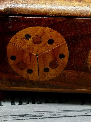 Antigua caja con bisagras diminuta de estrellas con incrustaciones de IL Schmutzler Family Staunton de 1800 - Imagen 10 de 24