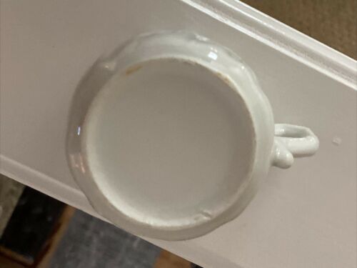 Taza de té de bigote vintage - taza de café - taza de té blanca con flores - Usada en excelente condición - Imagen 3 de 11