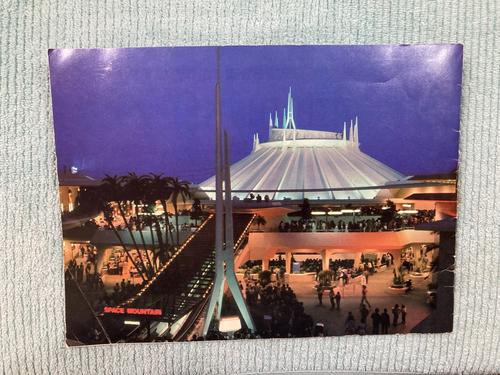 Vintage: Walt Disney's Disneyland - Pictorial Souvenir copyright 1981 - Picture 2 of 8