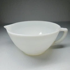 VTG FEDERAL White Milk Glass 7.5” Batter Bowl with D Handle and Pour Spout