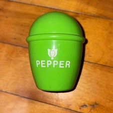 RARE VINTAGE LITTLE TIKES PRETEND PLAY REPLACEMENT GREEN PEPPER SHAKER
