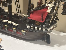 Lego 4195 Pirates Caribbean Queen Anne's Revenge W/ Manual And Minifigures