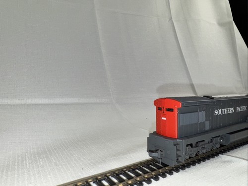 Southern Pacific Road #8663 HO Atlas U33C No. 8528 - Picture 6 of 7