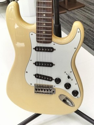 (FERNANDES) Gebrauchte ST-80 RBM White ST Typ Made in Japan E-Gitarre von JPN