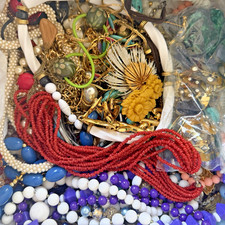 Over 4 LB Vtg to Now Jewelry Junk Lot Craft Harvest Repair Resale Dress Up AS IS