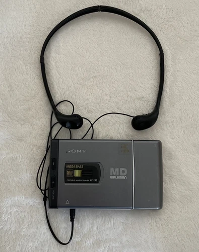 SONY WALKMAN MD MINIDISC PLAYER MZ-E40 .Vintage .SCREEN Problem. Sony Headphones