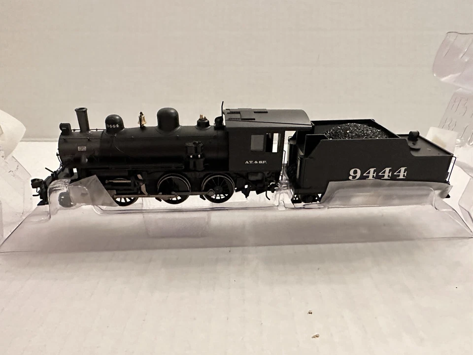 Bachmann HO 51710 ALCO 2-6-0 Steam Loco (DCC Ready) ATSF #9444 - Image 2 of 4