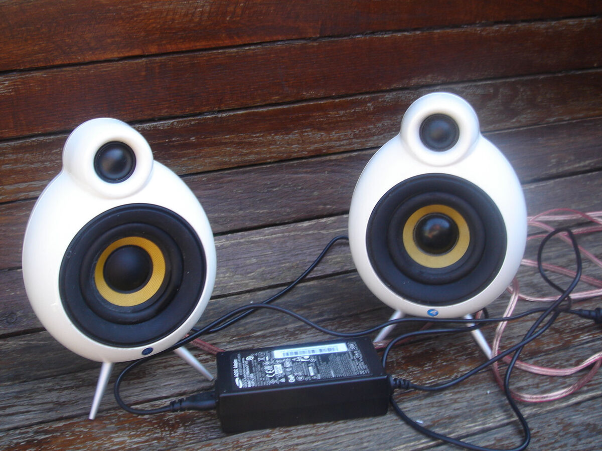 Nice Pair Of Scandyna Micropod Bluetooth Aciive Stereo Nice Pair Of Scandyna Micropod Bluetooth Aciive Stereo