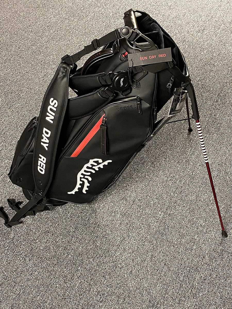 SUN DAY RED X VESSEL PLAYER V 6-WAY STAND BAG ( RED & BLACK