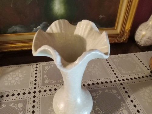 Vintage Shawnee Pottery 9" Vase Ruffle Rim With White Splatter Over Ivory Color - Picture 2 of 8