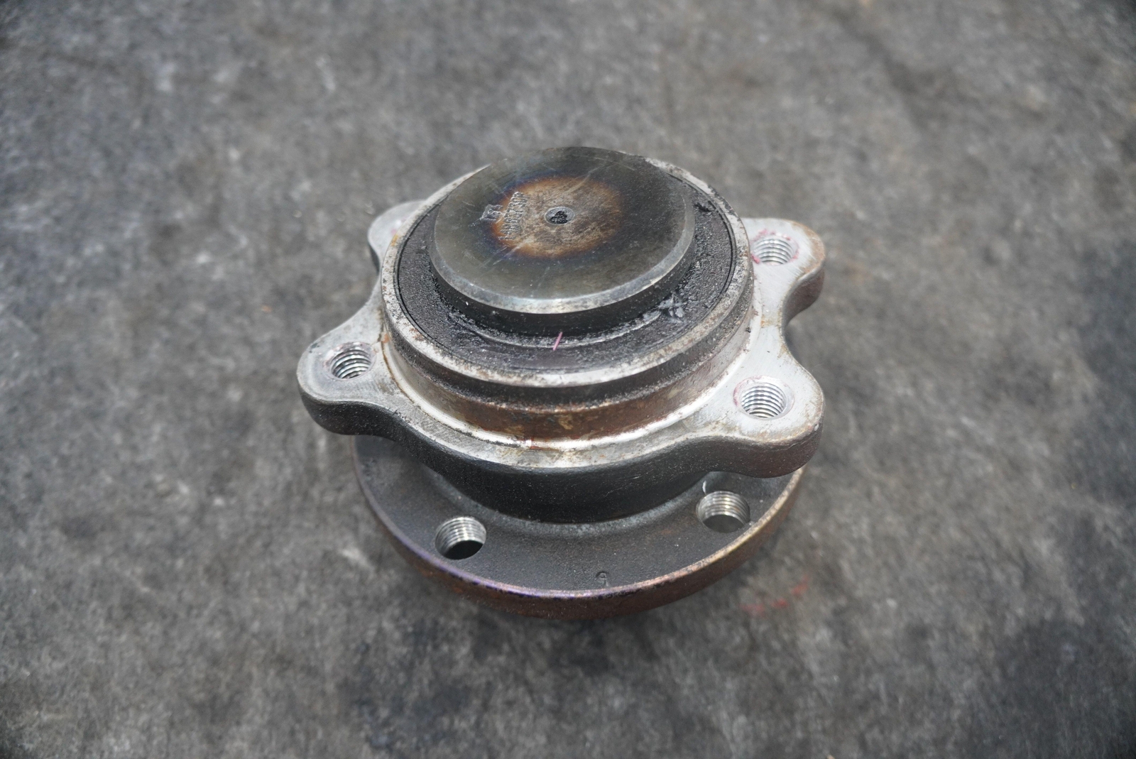 Front Right Center Wheel Hub Bearing 14B0373CP OEM McLaren 720S 2020
