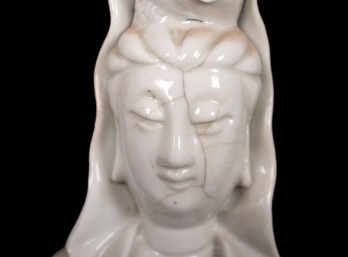 2 antike Blanc de Chine Guanyin, Dehua, China, 18. Jh., Thurn & Taxis, Sotheby’s - Bild 13 von 16