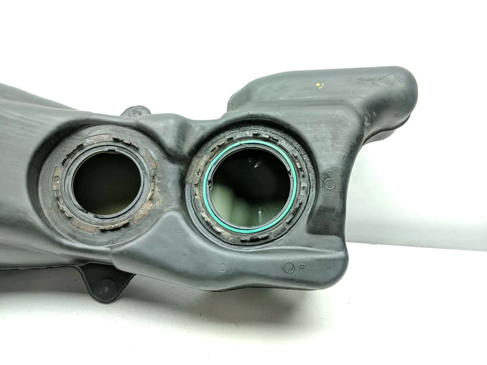 01-05 Honda Goldwing 1800 GL1800 Gas Fuel Tank Petrol Reservoir - Image 2 of 4