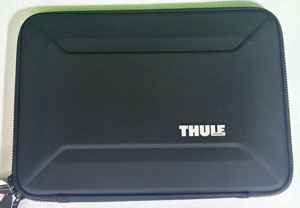 Original Thule Sweden Gauntlet Sleeve for 13 Laptop Macbook 