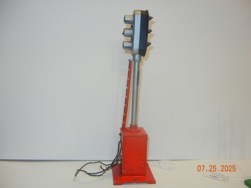 Lionel # 99N "Train Control" w/signal, 2 ea.# 64 green lamp posts, all Prewar.