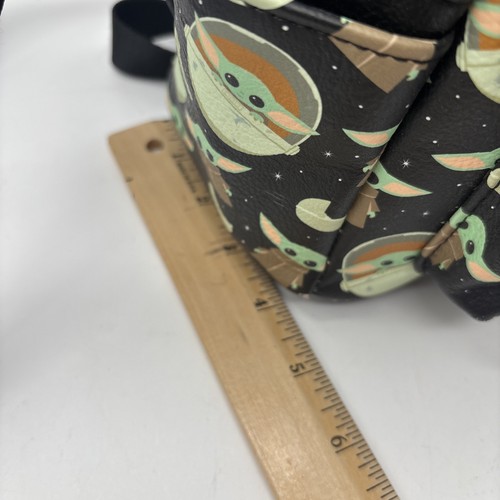 Mochila Loungefly Parques Disney Star Wars Mandalorian Grogu AOP Baby Yoda - Imagen 11 de 13
