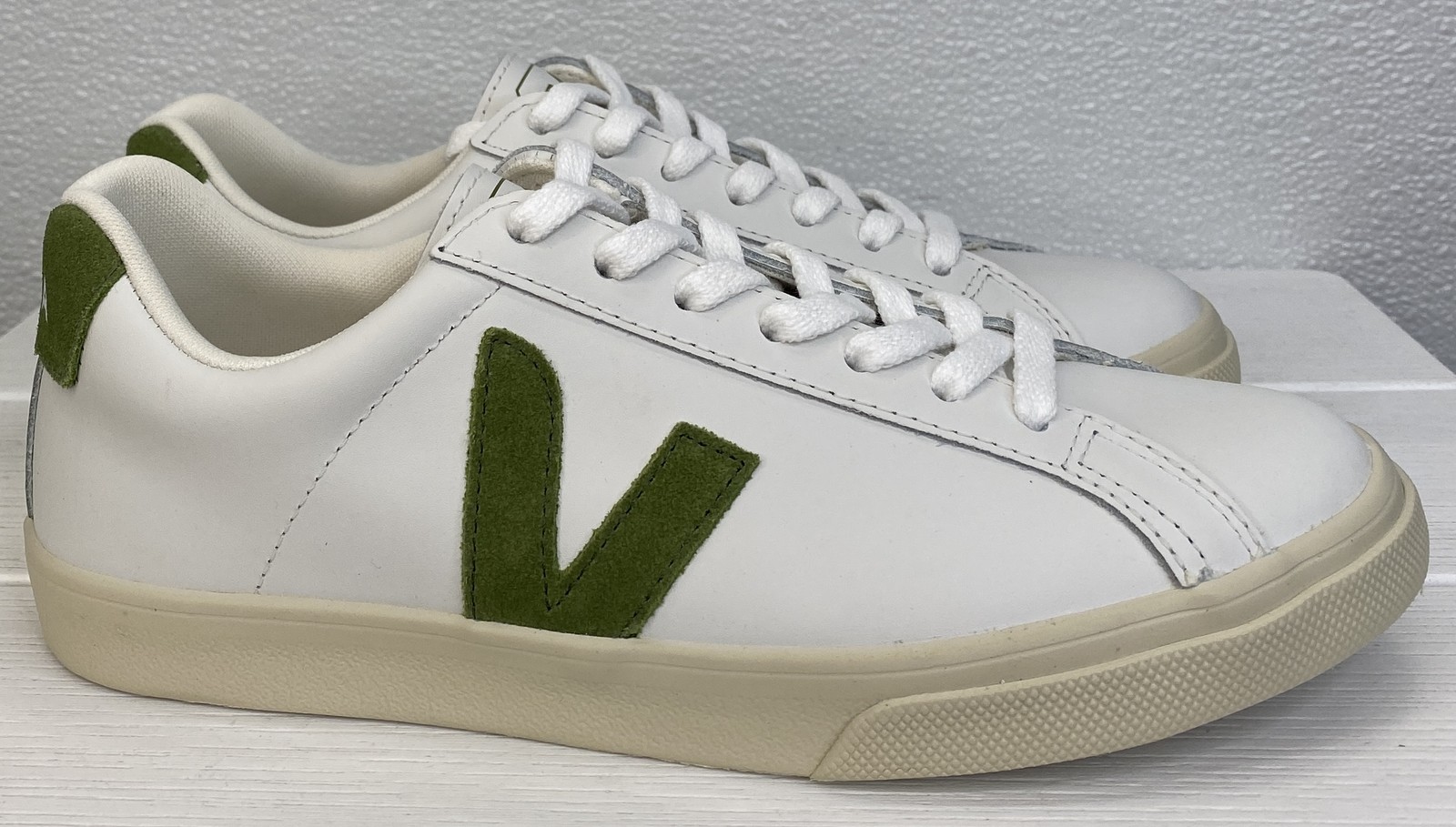 Veja Esplar Logo Leather Sneakers Women's Size 8 White Kiwi Low Top Casual Shoes