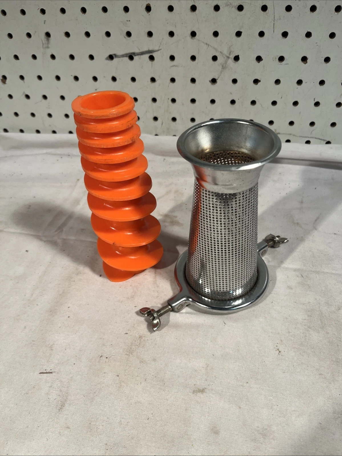 Victorio No. 200 Food Screen With Wingnuts