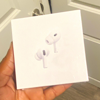 Apple AirPods Pro 2nd Gen In-Ear Earbuds White MagSafe Case USB-C Bluetooth
