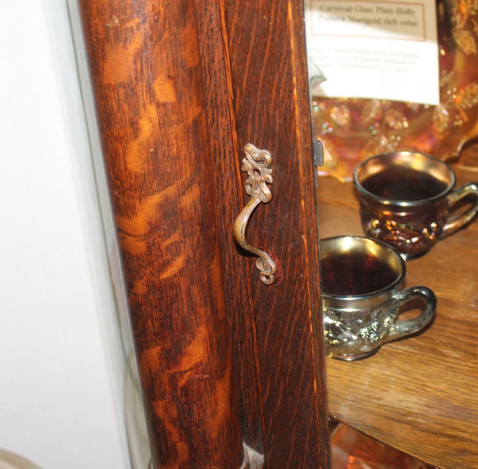 Antiguo gabinete de porcelana o curiosidades de roble - cabezas de león y patas de garra Foto 4 de 4