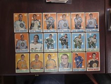 1970-71 OPC lot of 18 featuring Harry Howell & Jean Pronovost with 3 rookies.