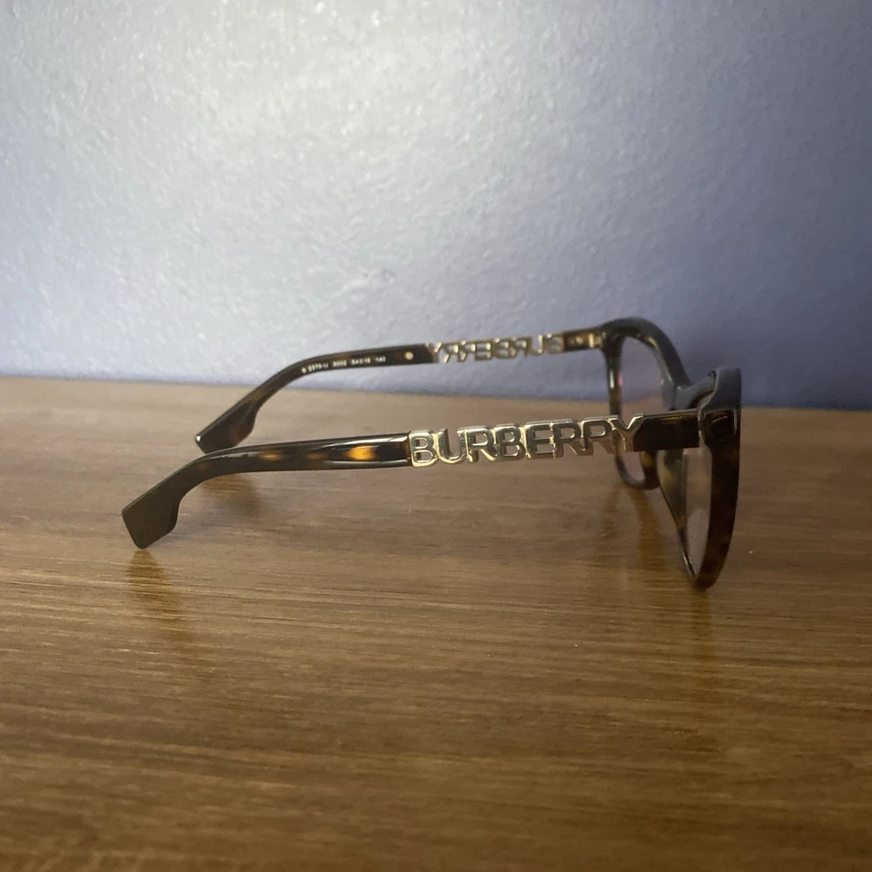 Lente de demostración BURBERRY BE2373U 3002 Angelica Dark Havana 54 mm para mujer Foto 2 de 4