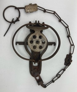 Chas D. Briddell No. 1 Escape Proof 7 Hole Vintage Trap