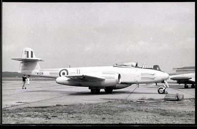 Fotografie Flugzeug Gloster-Armstrong Whitworth Meteor F.8, Royal Air Force WH2 