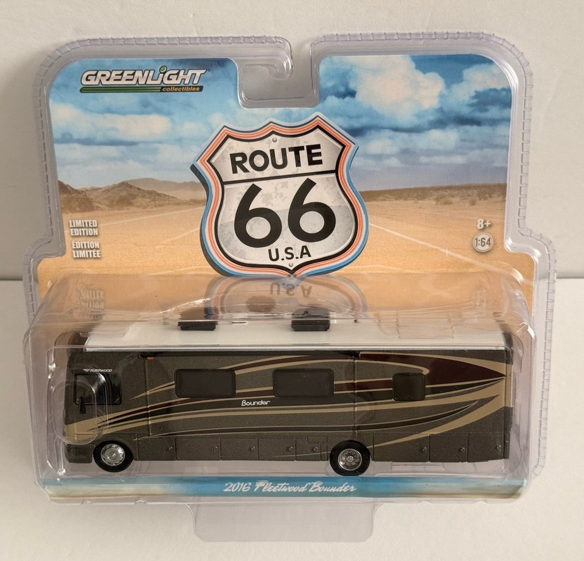 Greenlight Route 66 2016 Fleetwood Bounder RV 1:64 Motorhome New