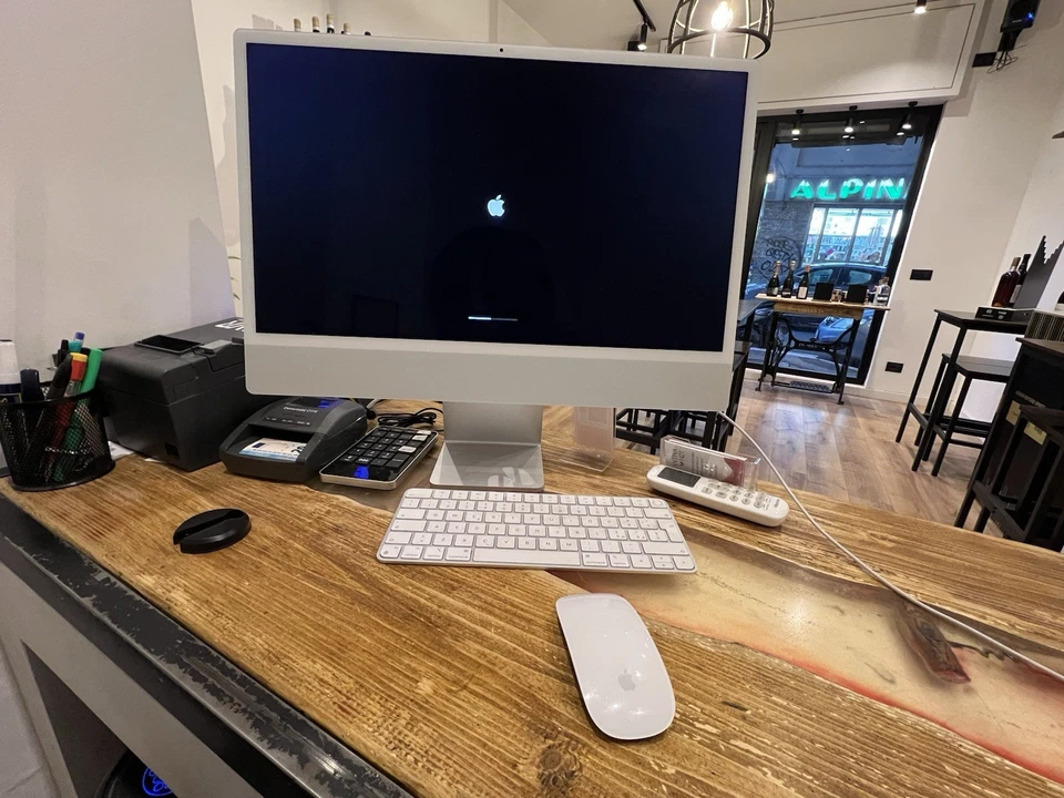 Apple iMac 24" (256GB SSD, Apple M1, 3,20GHz, 8GB, GPU 7‑core) Argento - Immagine 2 di 4