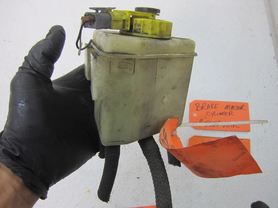 85-98 SAAB 9000 FRENO DE POTENCIA CILINDRO MAESTRO DEPÓSITO BOTELLA LÍQUIDO TAPA COCHE Foto 3 de 4