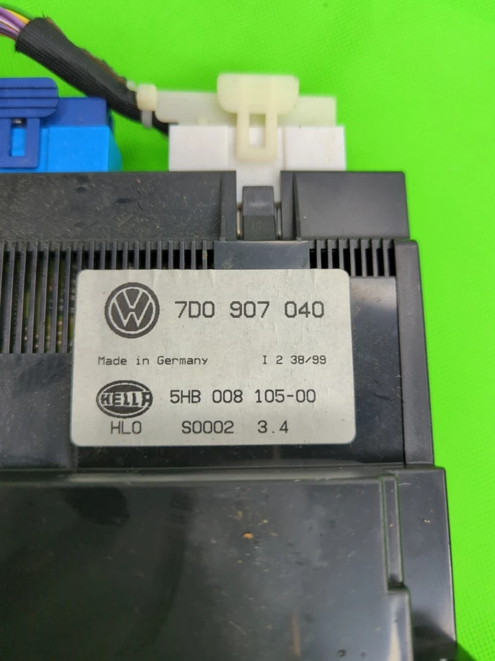 1999-2004 VW Eurovan Front Dash A/C Heater Climate Control Panel OEM 7D0 907 040 - Image 4 of 4