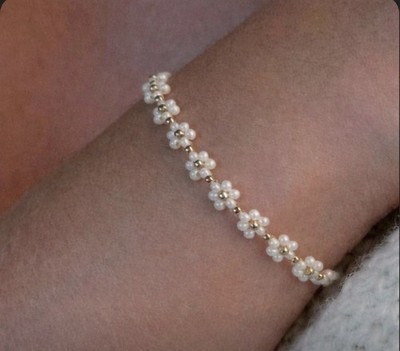 Elegantes Gänseblümchen Armband für Damen - minimalistischer Perlenschmuck Handarbeit Damen Geschenk 