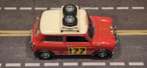 1/18 Kyosho 1967 Morris Mini Cooper Rally Car Red Diecast *READ* - Picture 9 of 14