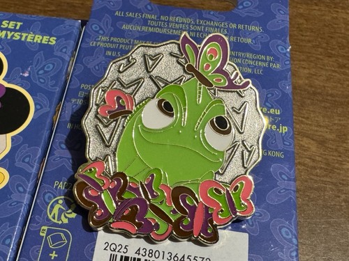 PASCAL & BUTTERFLIES PIN - 30th EPCOT Flower & Garden Festival - DISNEY TANGLED - Picture 2 of 2