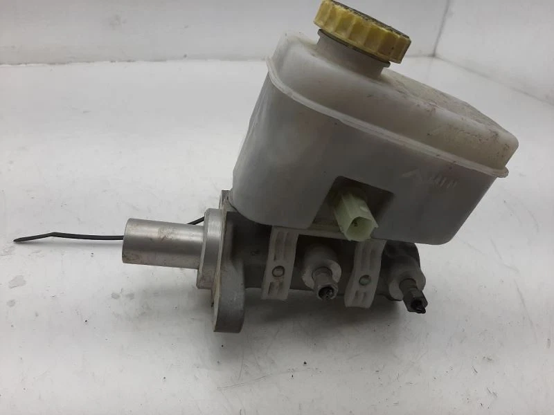 07 08 09 10 11 Cilindro maestro de freno Dodge Nitro 68004467AA Foto 3 de 4