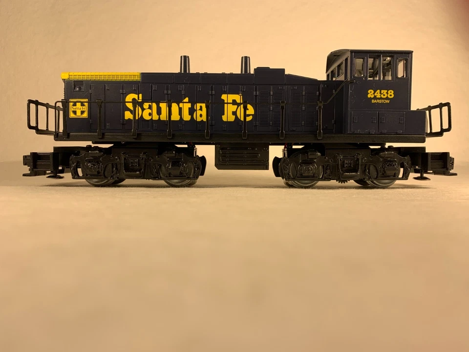 K-LINE 'O' GAUGE #K-2233, SANTA FE MP-15 DIESEL LOCOMOTIVE #2438 - Image 3 of 4