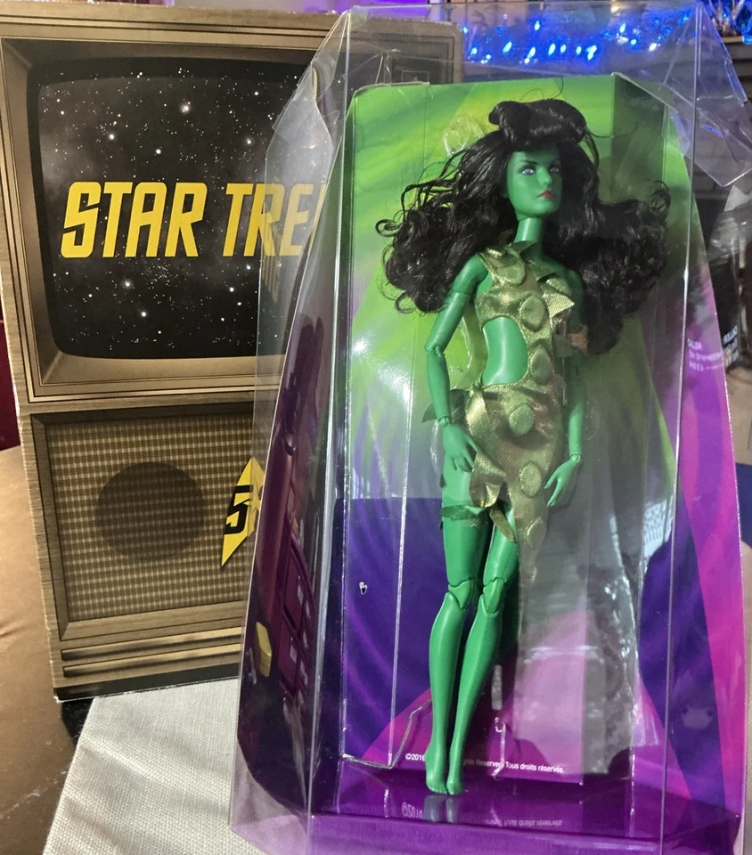 Muñeca Barbie Mattel Oro Verde Star Trek 50 Aniversario Edición Coleccionista Foto 3 de 4