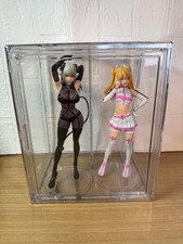 Anime Figuren Lot 2 Stück mit Acryl Vitrine für Sammlerstücke limitiert